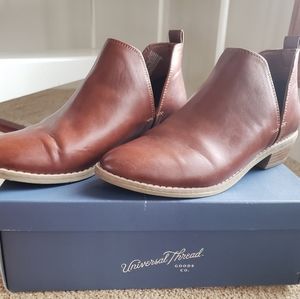 Booties size 7.5 Universal Tbread